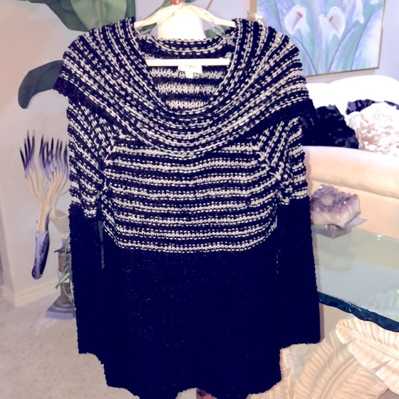 SZ S UMGEE SWEATER BLACK and WHITE NWOT - Picture 1 of 5